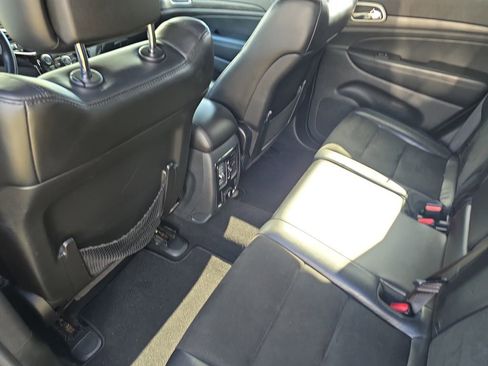 Used 2019 Jeep Grand Cherokee Altitude image 12