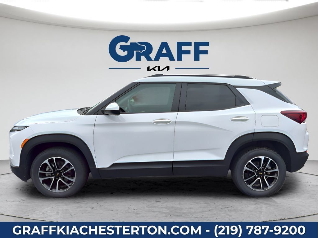 Used 2025 Chevrolet TrailBlazer LT AWD/4WD image 3