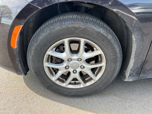 Used 2018 Chrysler Pacifica LX FWD image 9