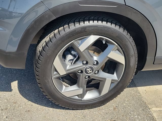Certified 2024 Hyundai Venue SEL FWD image 28