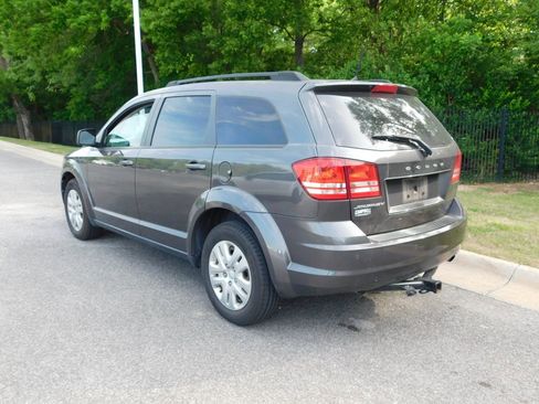 Used 2020 Dodge Journey SE FWD image 3