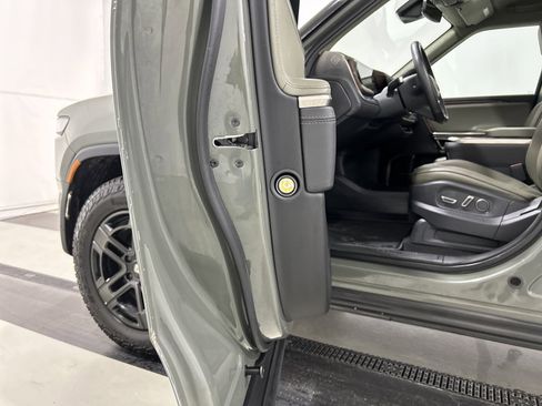 Used 2023 Rivian R1S Launch Edition image 32