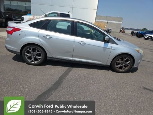 Used 2014 Ford Focus SE w/ Equipment Group 201A FWD image 10
