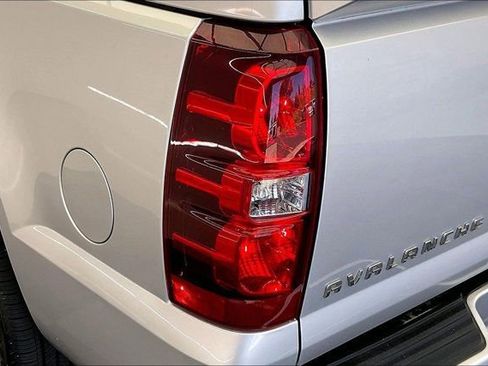 Used 2013 Chevrolet Avalanche LT AWD/4WD image 29