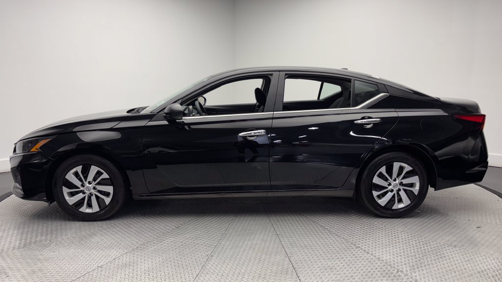 Used 2025 Nissan Altima 2.5 S FWD image 4