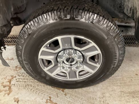 Used 2024 Ford F250 Lariat AWD/4WD image 11