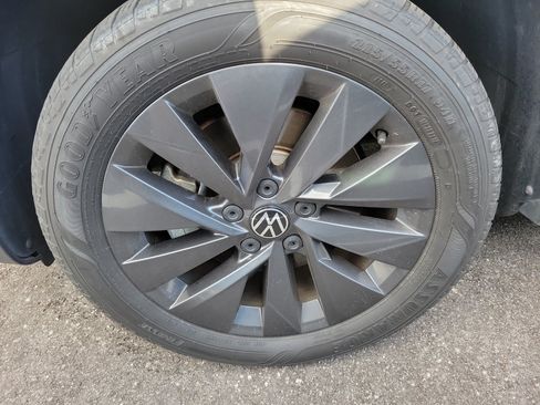 Used 2023 Volkswagen Taos S FWD image 6