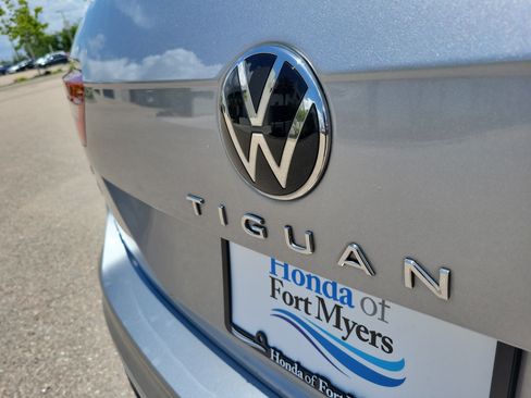 Used 2024 Volkswagen Tiguan SE FWD image 7