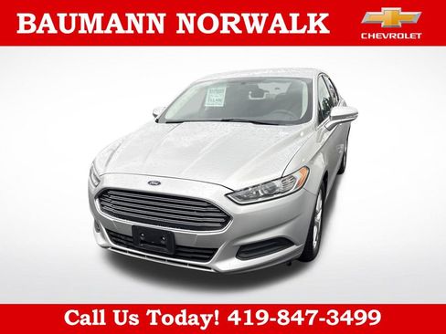 Used 2015 Ford Fusion SE FWD image 4