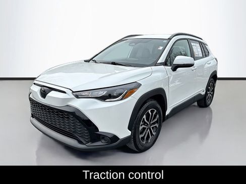 Used 2023 Toyota Corolla Cross SE image 3