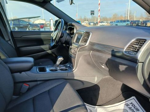 Used 2020 Jeep Grand Cherokee Laredo image 24