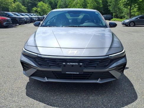 Used 2025 Hyundai Elantra Sport FWD image 2