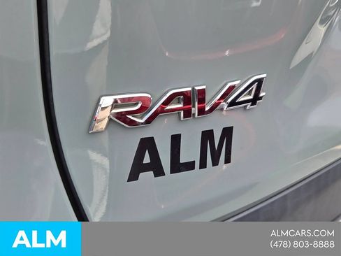 Used 2019 Toyota RAV4 XLE w/ Convenience Package FWD image 8