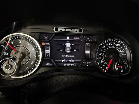 Used 2020 RAM 1500 Laramie AWD/4WD image 22