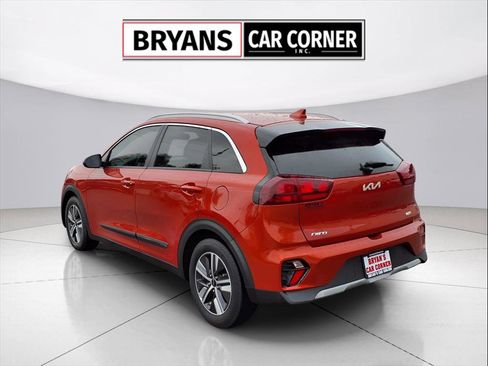 Used 2022 Kia Niro LXS image 3