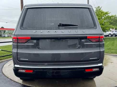 Used 2022 Jeep Wagoneer Series III w/ Premium Group I AWD/4WD image 6