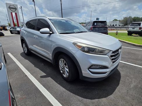Used 2017 Hyundai Tucson SE w/ SE Popular Package 02 FWD image 1