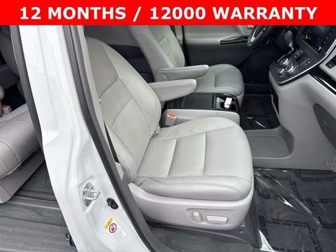 Used 2018 Toyota Sienna XLE w/ XLE Navigation Package FWD image 9
