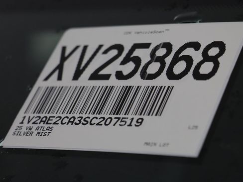 Used 2025 Volkswagen Atlas Cross Sport SEL R-Line image 24