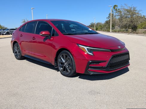 Used 2024 Toyota Corolla SE image 2