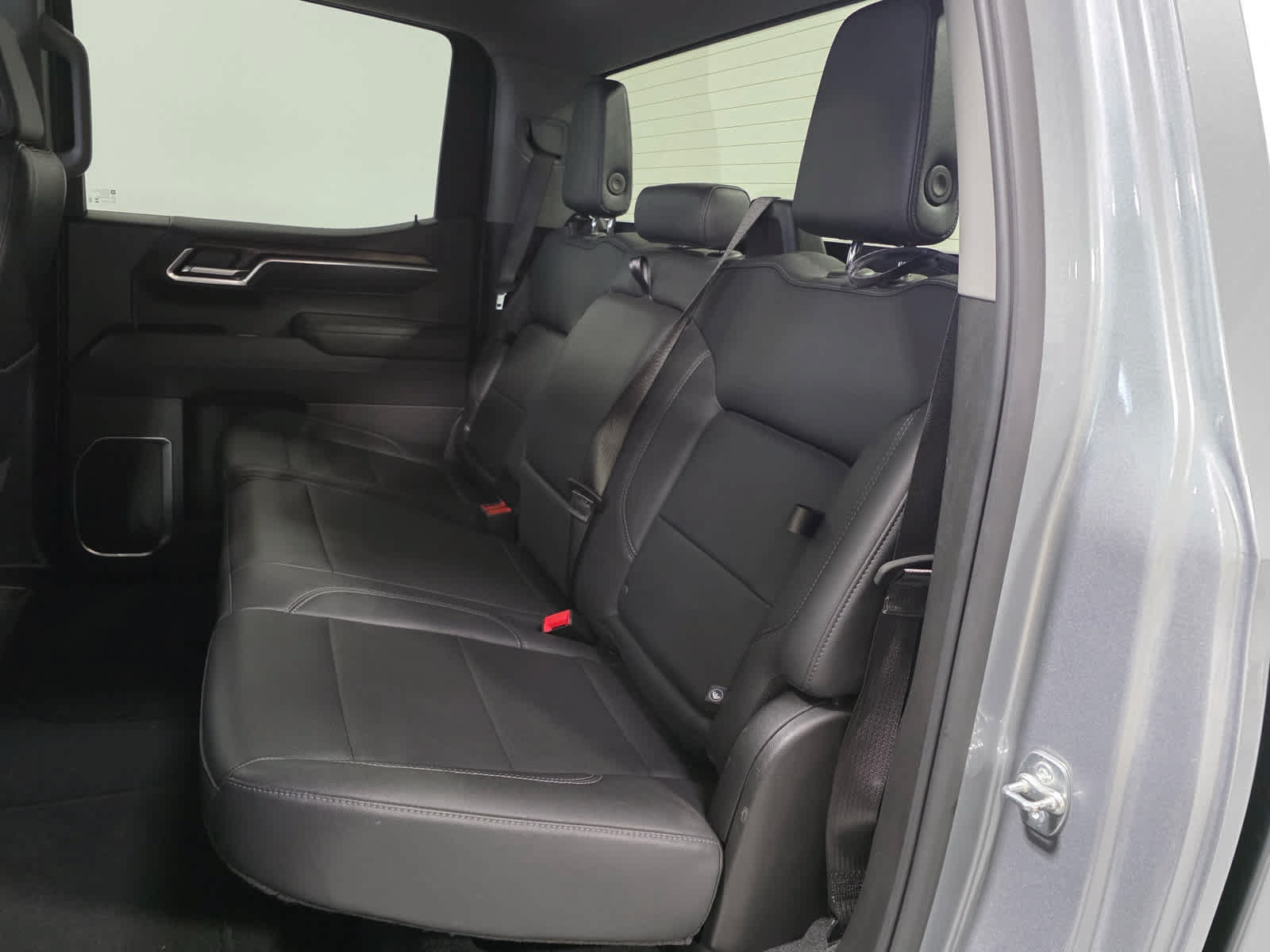 Used 2025 GMC Sierra 1500 SLT AWD/4WD image 16