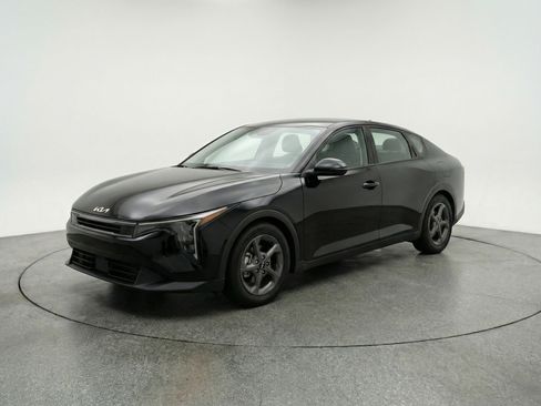 Used 2025 Kia K4 FWD image 3