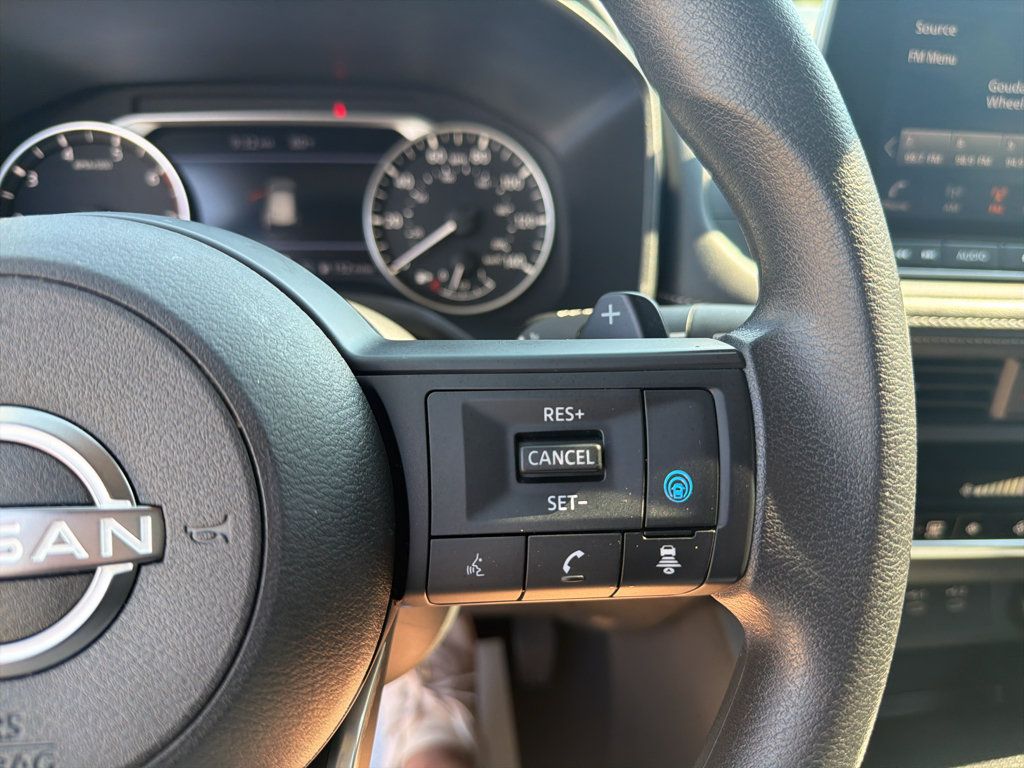 Used 2024 Nissan Rogue SV AWD/4WD image 28