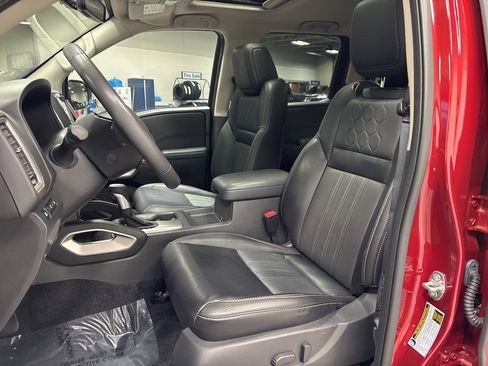 Used 2024 Nissan Frontier SL image 10