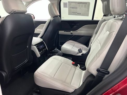 New 2026 Lincoln Aviator AWD w/ Jet Appearance Package image 26