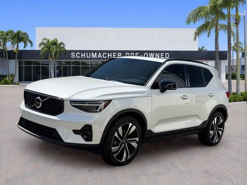Certified 2025 Volvo XC40 B5 Ultra w/ Protection Package Premier AWD/4WD image 3