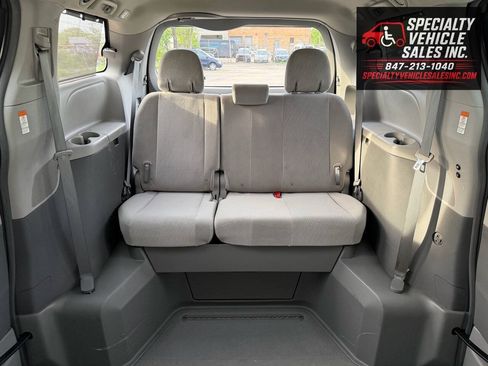 Used 2016 Toyota Sienna LE FWD image 25