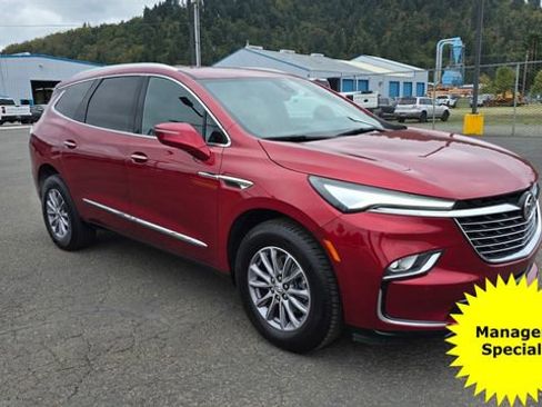 Used 2024 Buick Enclave Premium image 3
