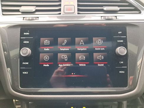 Used 2022 Volkswagen Tiguan SE R-Line image 21