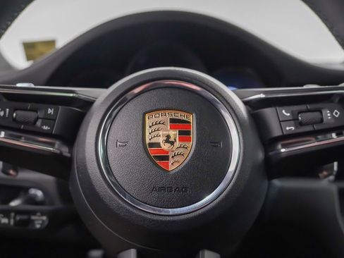 Certified 2025 Porsche Macan image 27