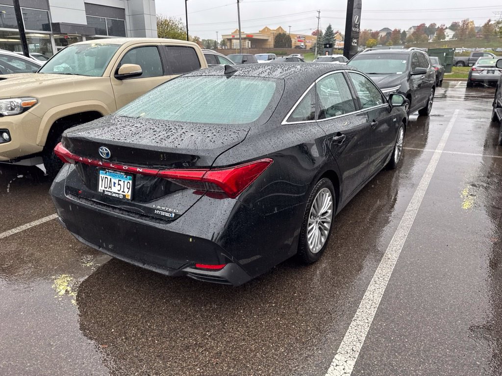 Used 2019 Toyota Avalon Limited w/ Carpet Mat Package FWD image 11