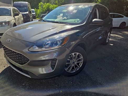 Used 2022 Ford Escape SE FWD image 3