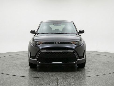 Used 2025 Kia Soul LX w/ LX Technology Package image 2