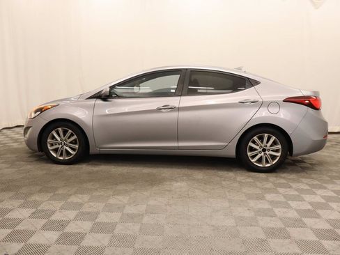 Used 2015 Hyundai Elantra SE w/ Option Group 02 FWD image 2