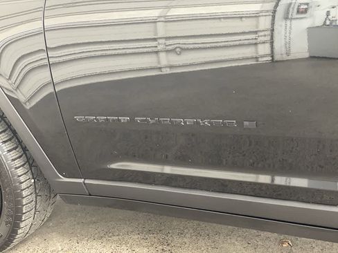 Used 2023 Jeep Grand Cherokee L Limited w/ Luxury Tech Group II AWD/4WD image 10