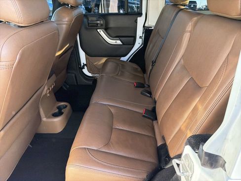 Used 2015 Jeep Wrangler Unlimited Sahara image 5