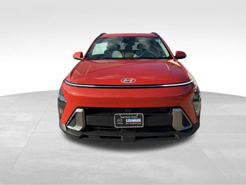 Used 2025 Hyundai Kona SEL FWD image 2