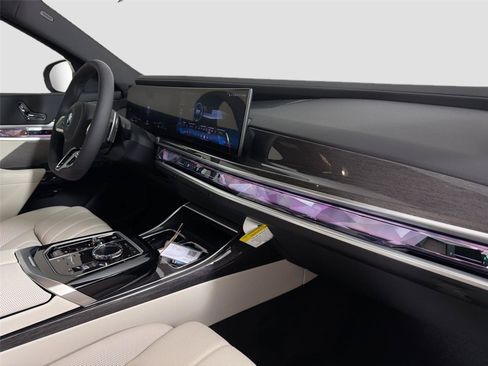 New 2026 BMW 750e xDrive AWD/4WD image 26