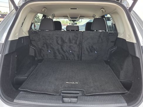 Used 2025 Nissan Rogue SV FWD image 16