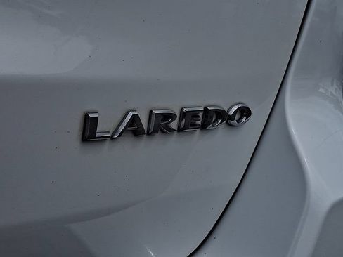 Used 2020 Jeep Grand Cherokee Laredo AWD/4WD image 29