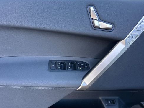 Used 2023 BMW iX xDrive50 image 9