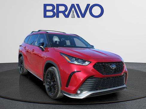 Used 2025 Toyota Highlander XSE image 3