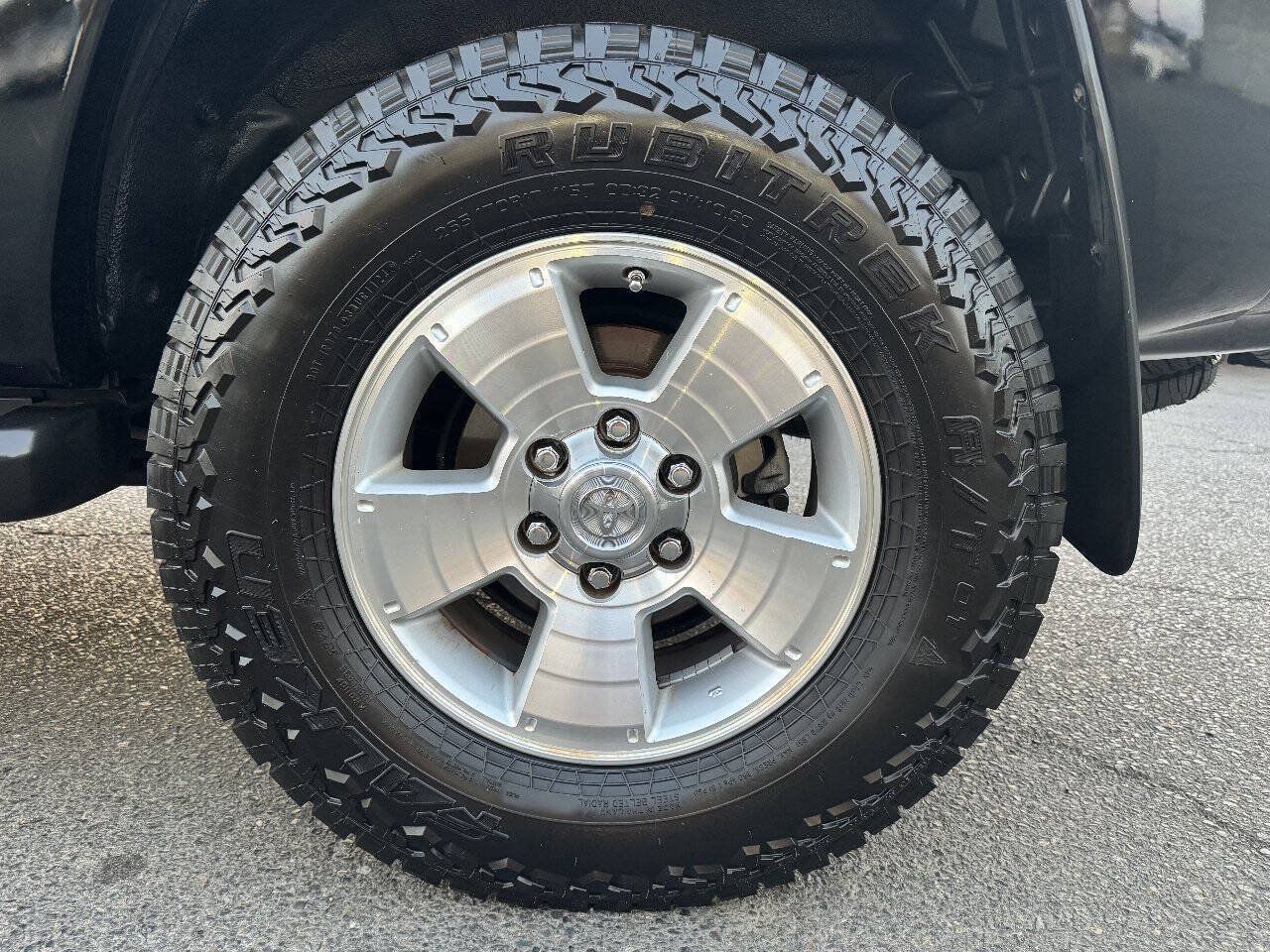 Used 2005 Toyota 4Runner SR5 AWD/4WD image 30
