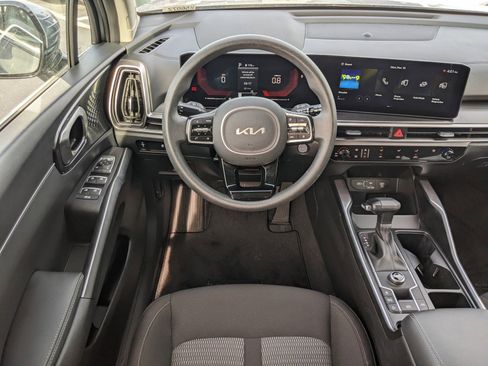 Used 2025 Kia Sorento LX image 13