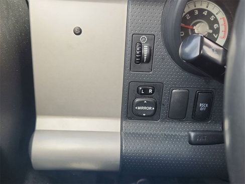 Used 2012 Toyota FJ Cruiser 4WD image 15