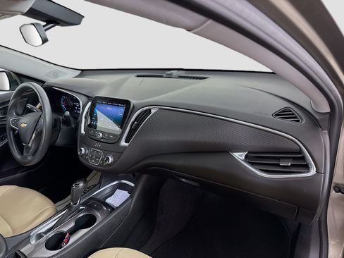 Used 2020 Chevrolet Malibu LT FWD image 33
